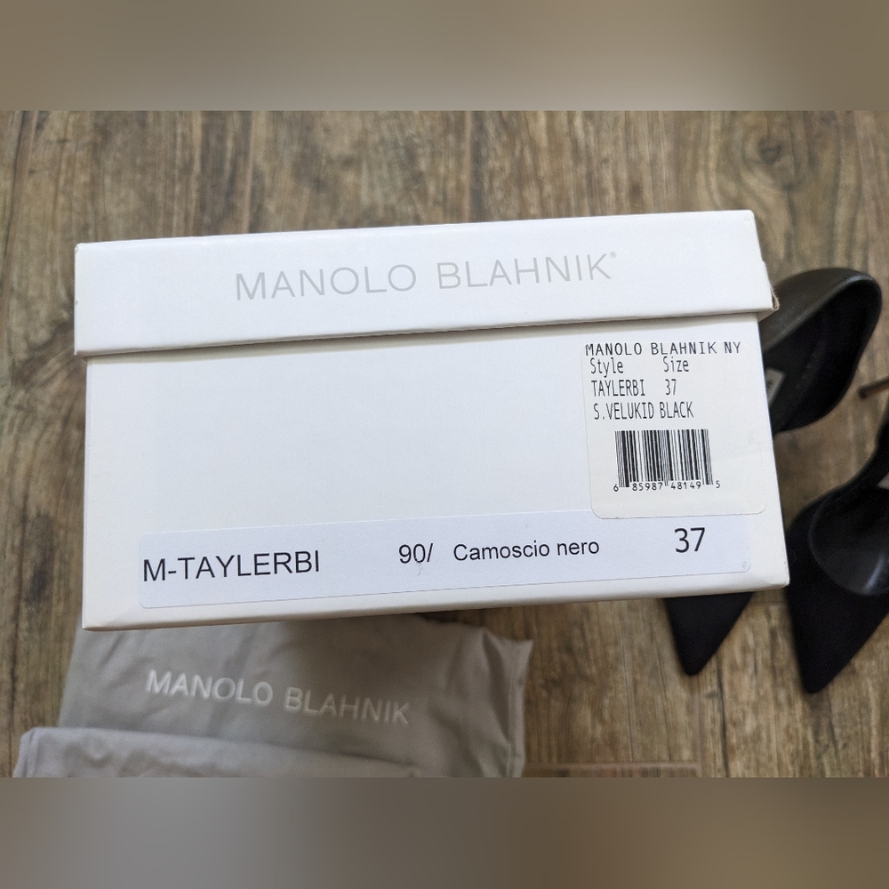 Manolo Blahnik Taylerbi D'Orsay Pumps - Picture 10 of 10